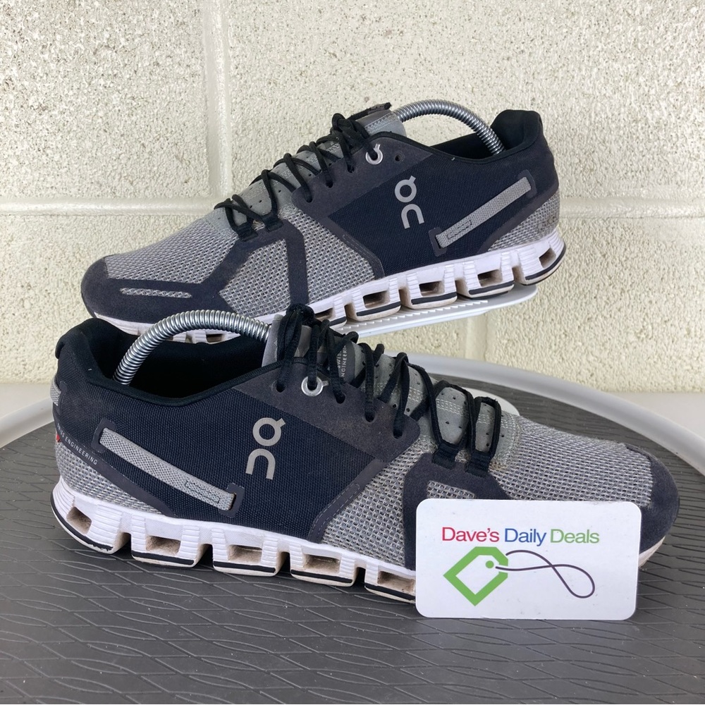 On Cloud Men's Swiss Engineering Running Shoe Size 10